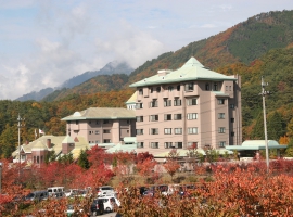 【旅のイチオシ!】長野県 宿場町馬籠宿で名物食べ歩き散策と和洋40種類の豪華ディナーバイキングの旅 【年末寒ぶり付きツアー】 イメージ