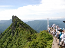 【愛媛県】お山開き石鎚山登山参拝 西の川 イメージ